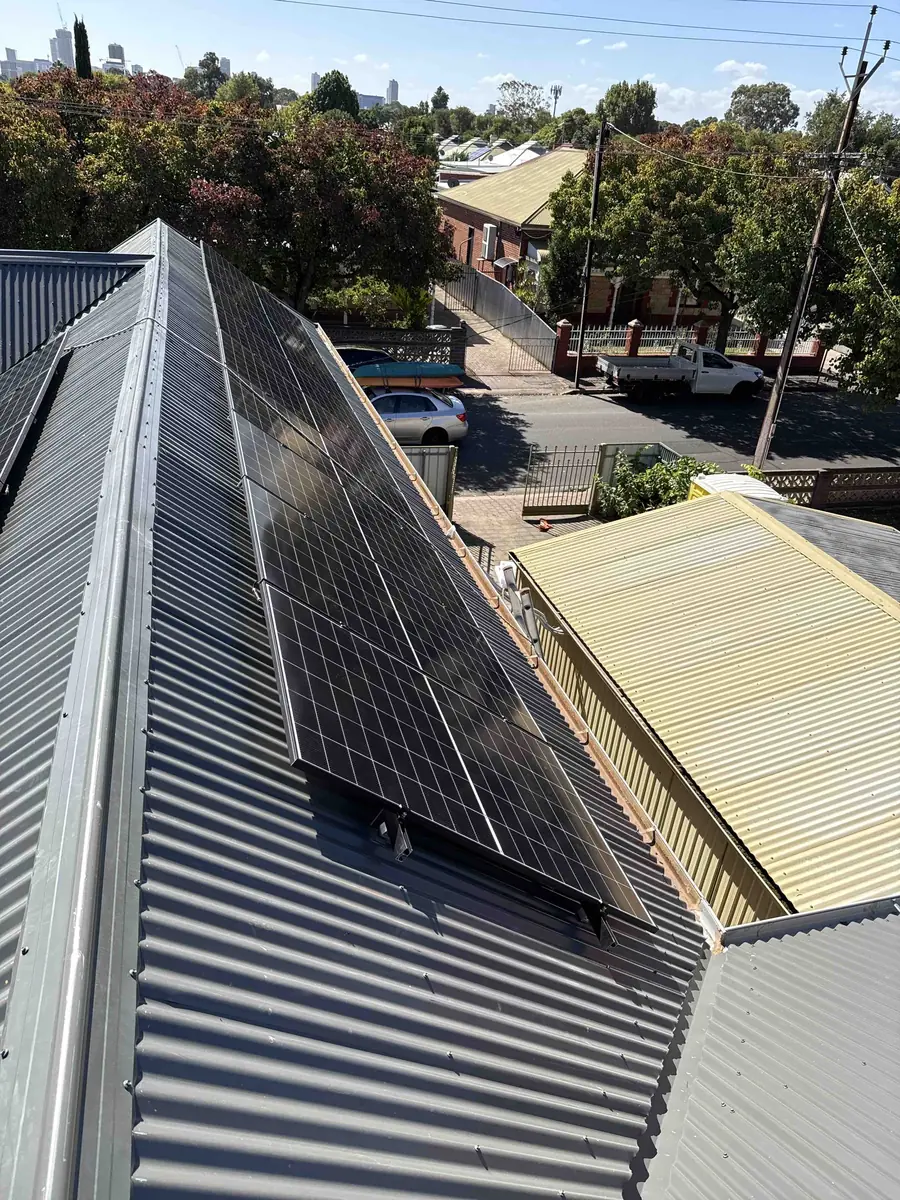 Close view of Unley roof rails and JA solar panels